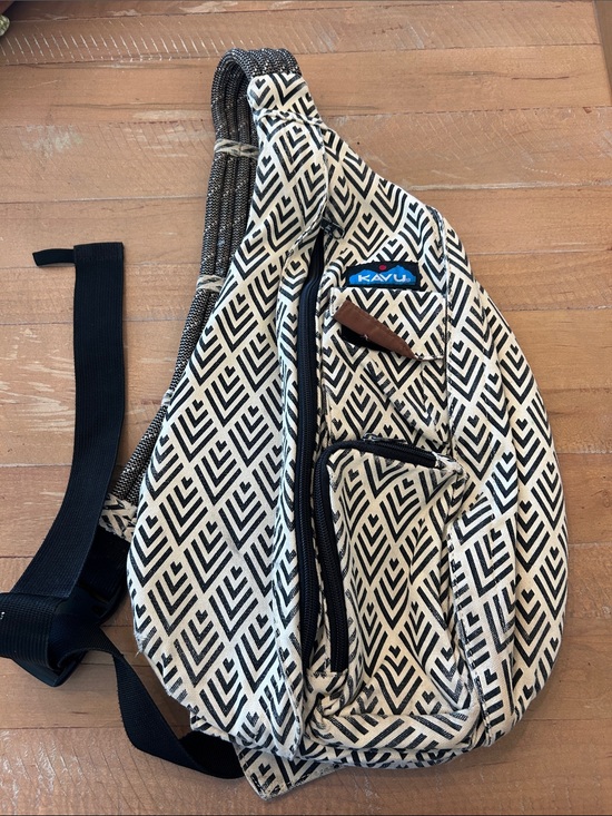 Kavu Handbags - Kavu Black & Cream Chevron Sling Bag with Blue Logo Accent